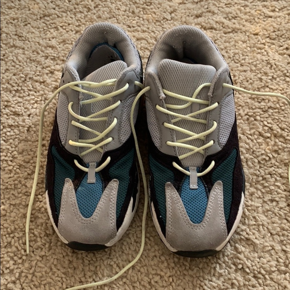 Kids YEEZYs impossible to find in great condition!